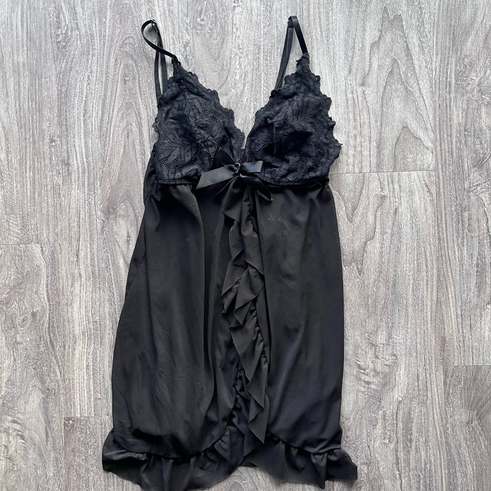 Elegant Black Lace Nightgown Top